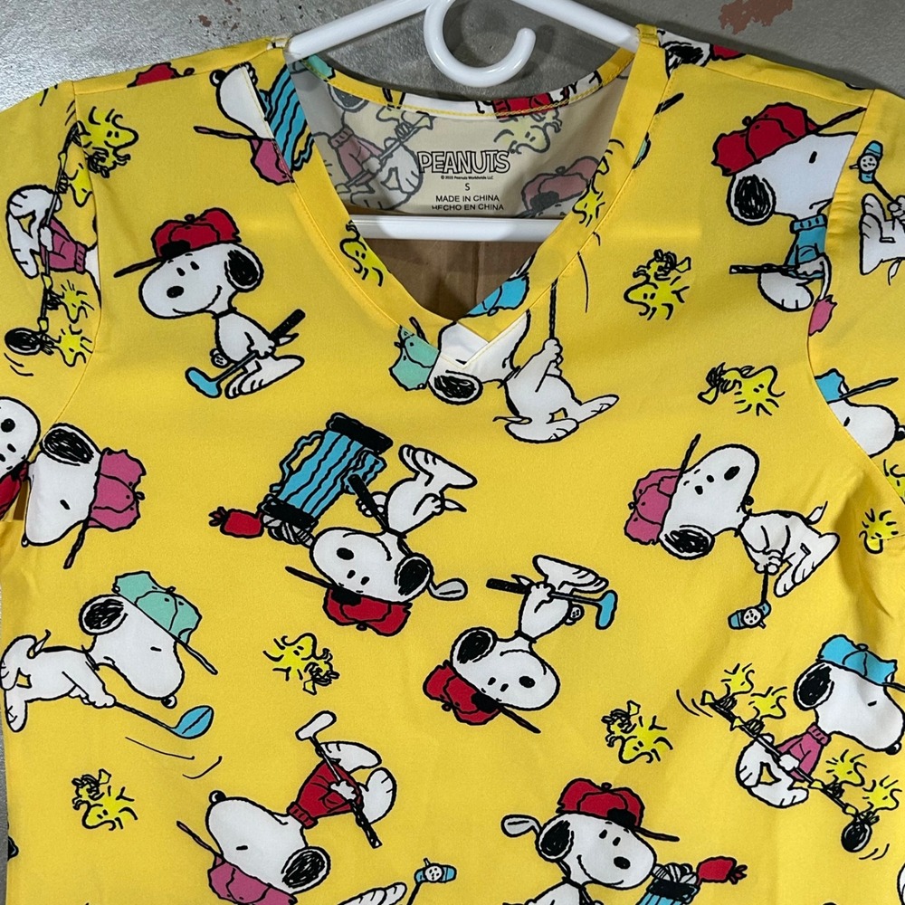 Peanuts Snoopy Golf Scrub Top Yellow V-Neck Medical Uniform Small New
